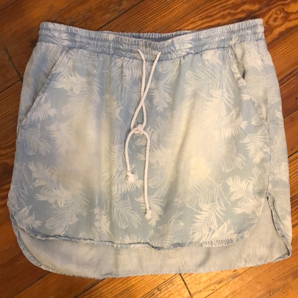 Cloth and Stone mini skirt with palm print pattern